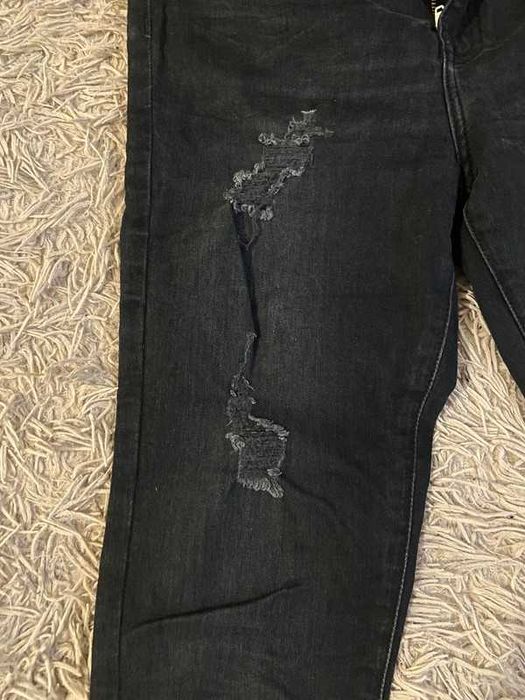 Nowe spodnie z dziurami Forever 21