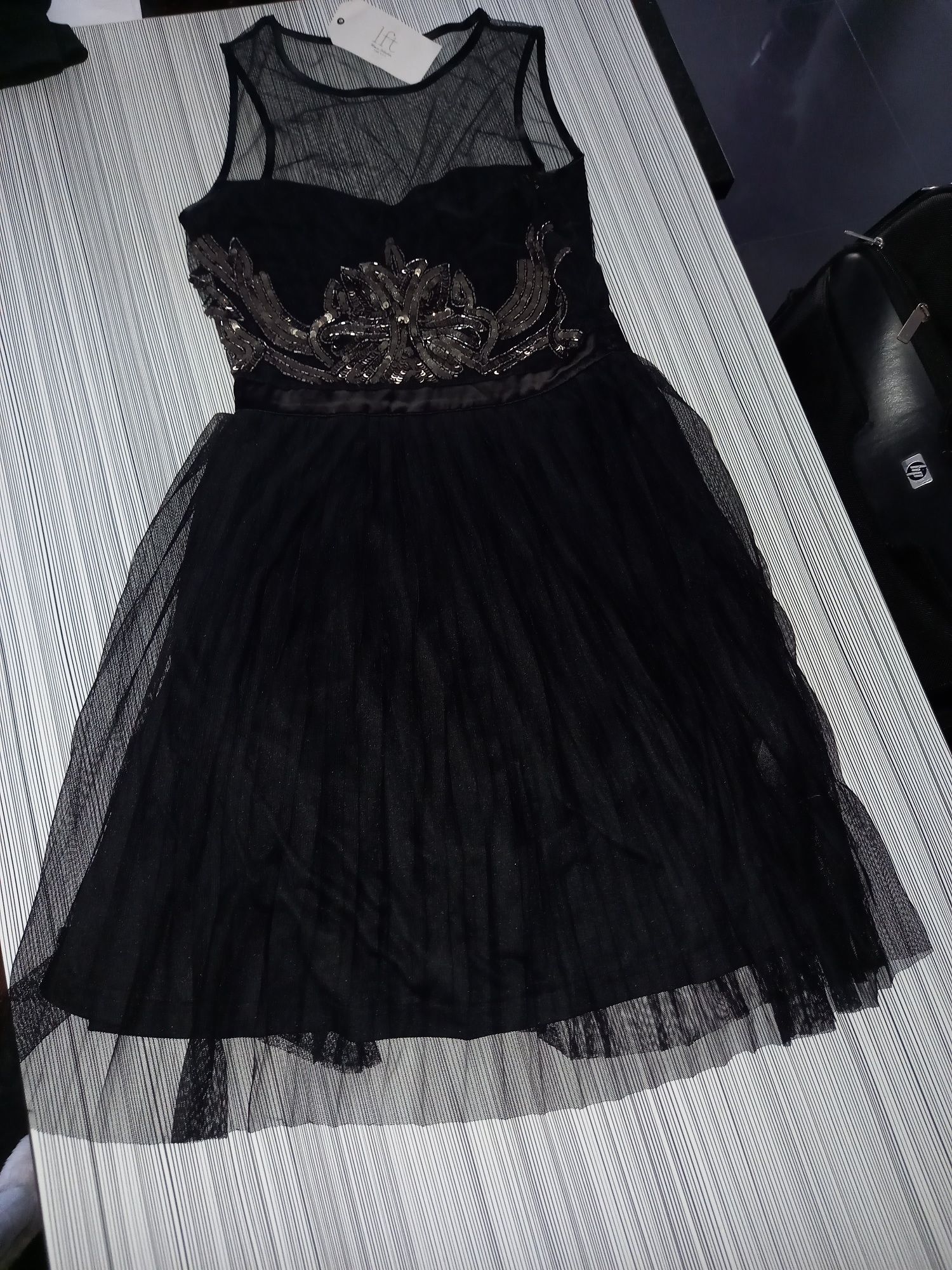 Vestido preto novo