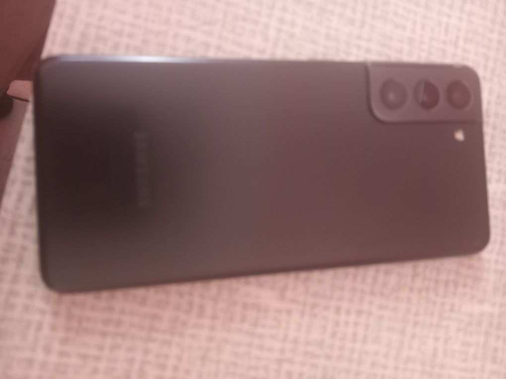 Samsung S21 5G  8/128  (SM-G991U).  Придавлений дисплей  в углу,на роб