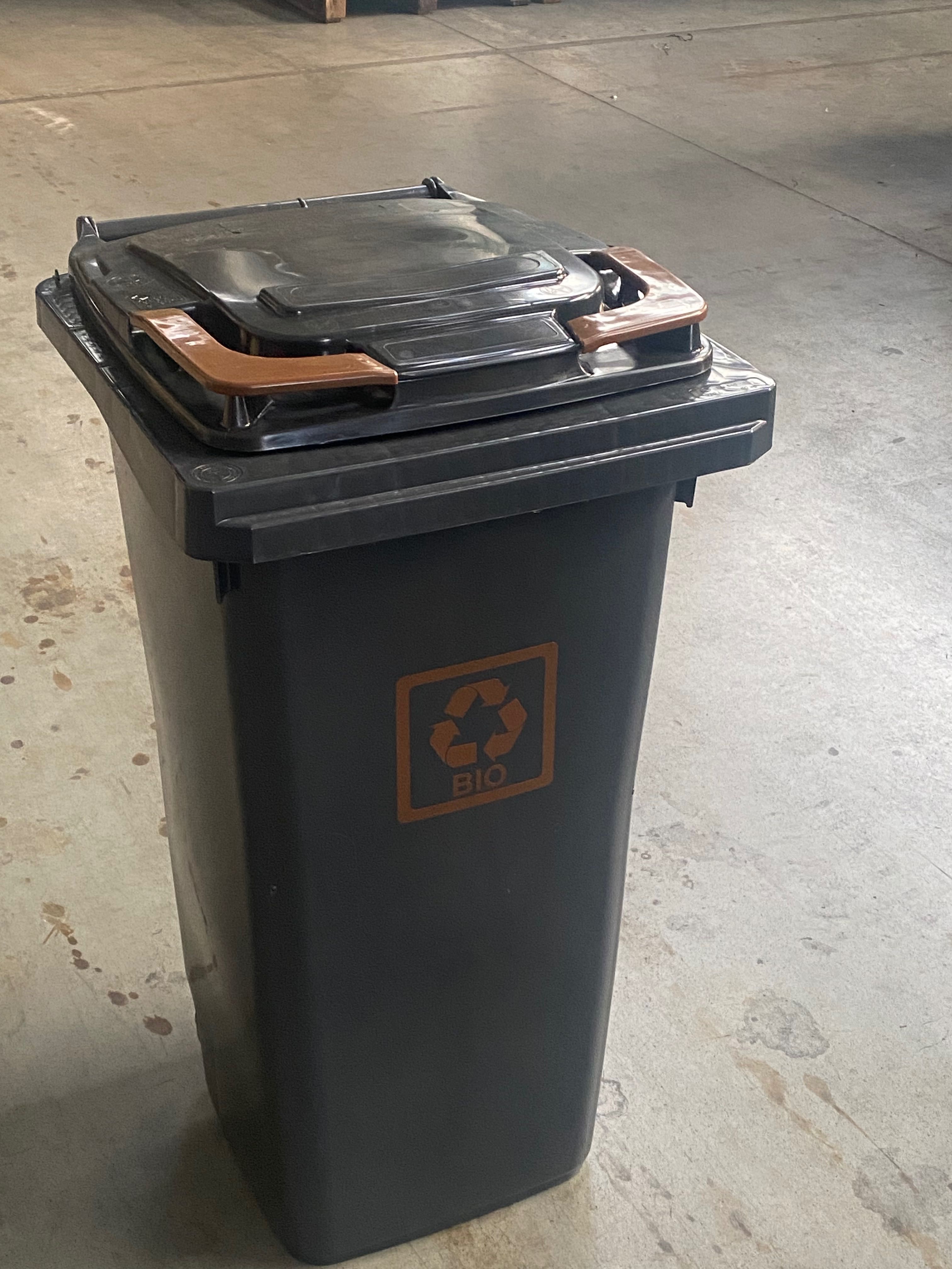 Kontener pojemnik kosz kubeł 240L na śmieci odpady segregacja bio ese