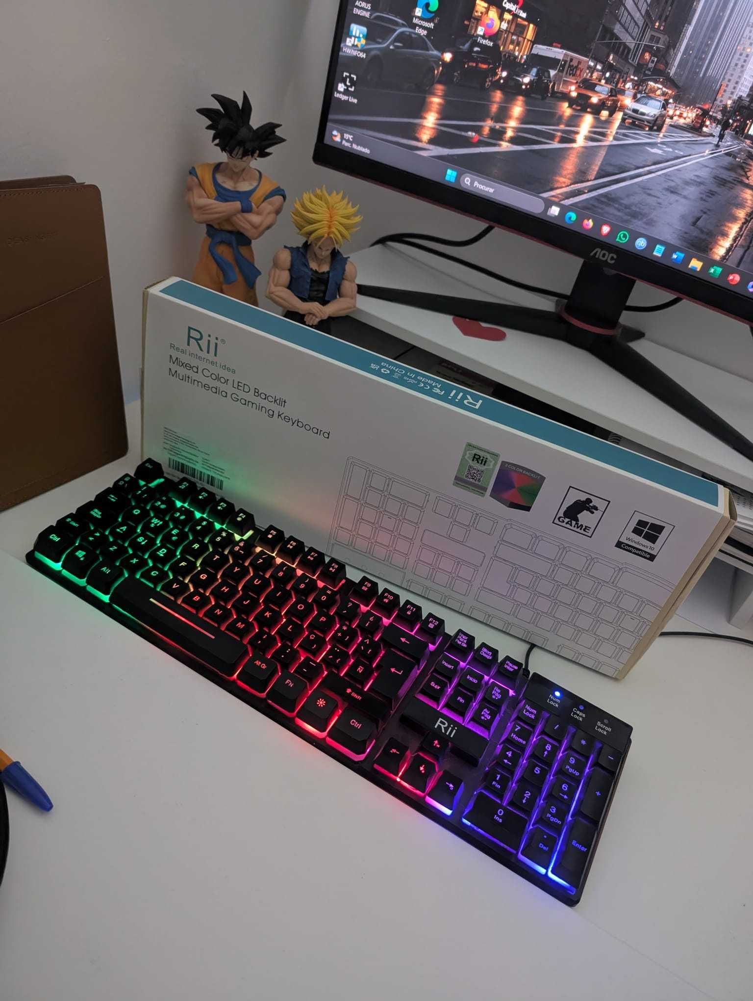 Teclado Gaming com luzes LED (Como Novo)
