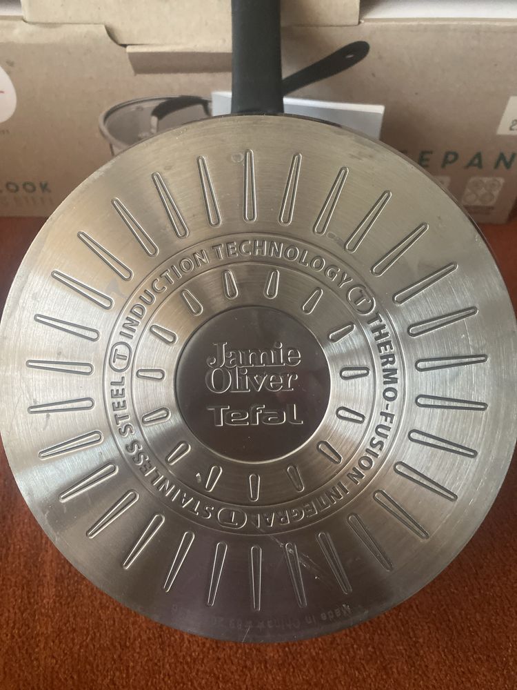 Продам каструлю  Tefal
