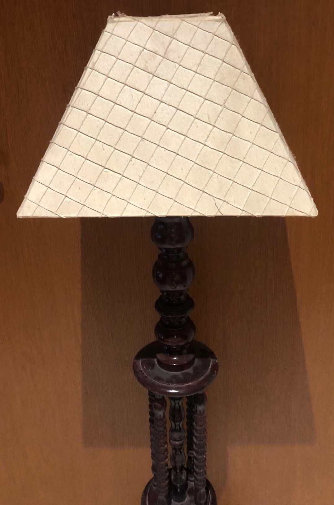 Candeeiro de Pé clássico