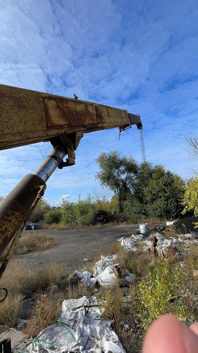 Кран автомобильный на МАЗЕ