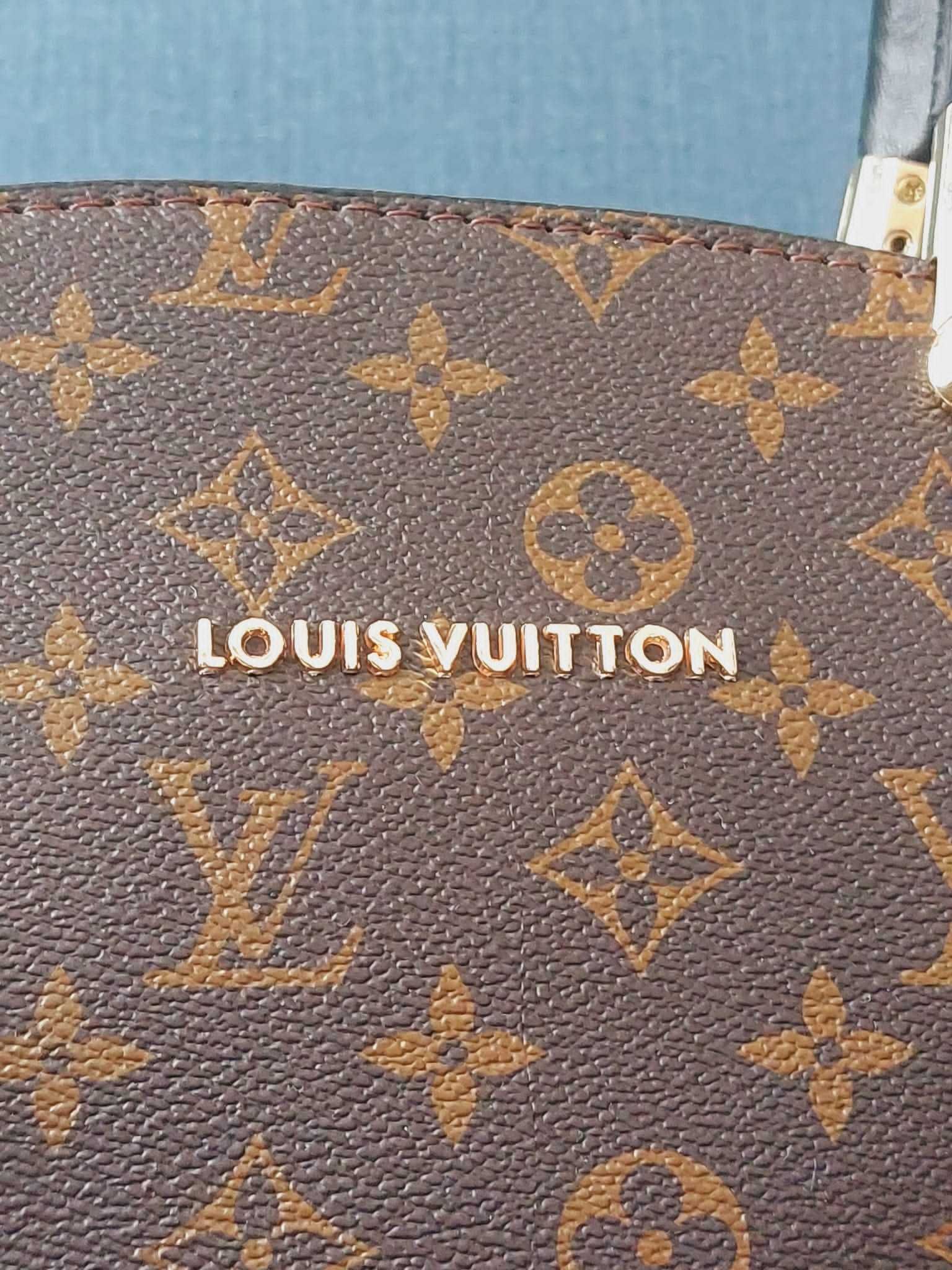 Śliczny kuferek/torebka Louis Vuitton