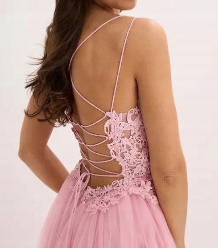 B.P.C długa sukienka różowa sznurowana tiulowa z koronką i z cyrkoniam
