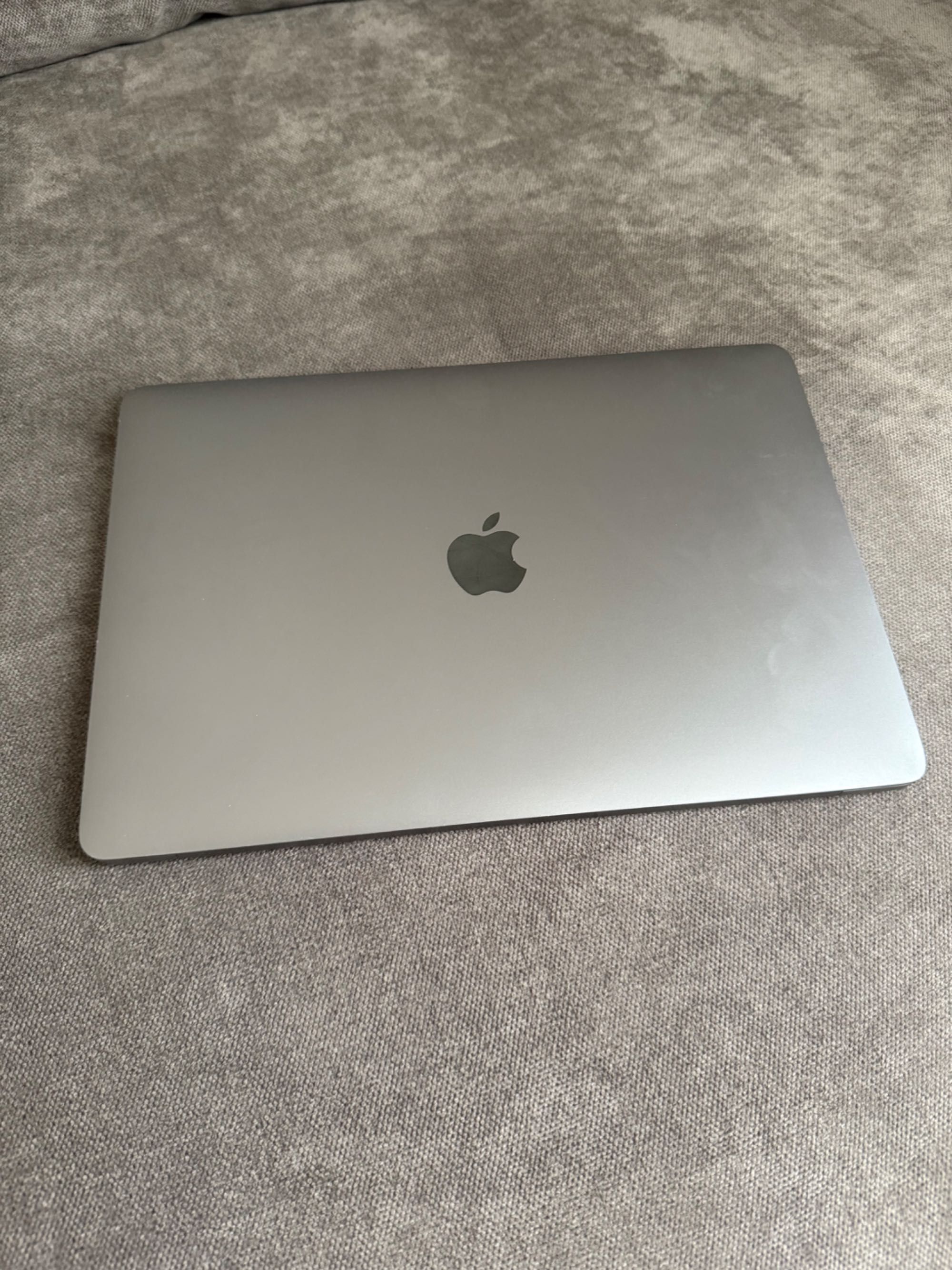 MacBook Pro 13” 2020, 2 GHz Intel Core I5, 16GB, 512