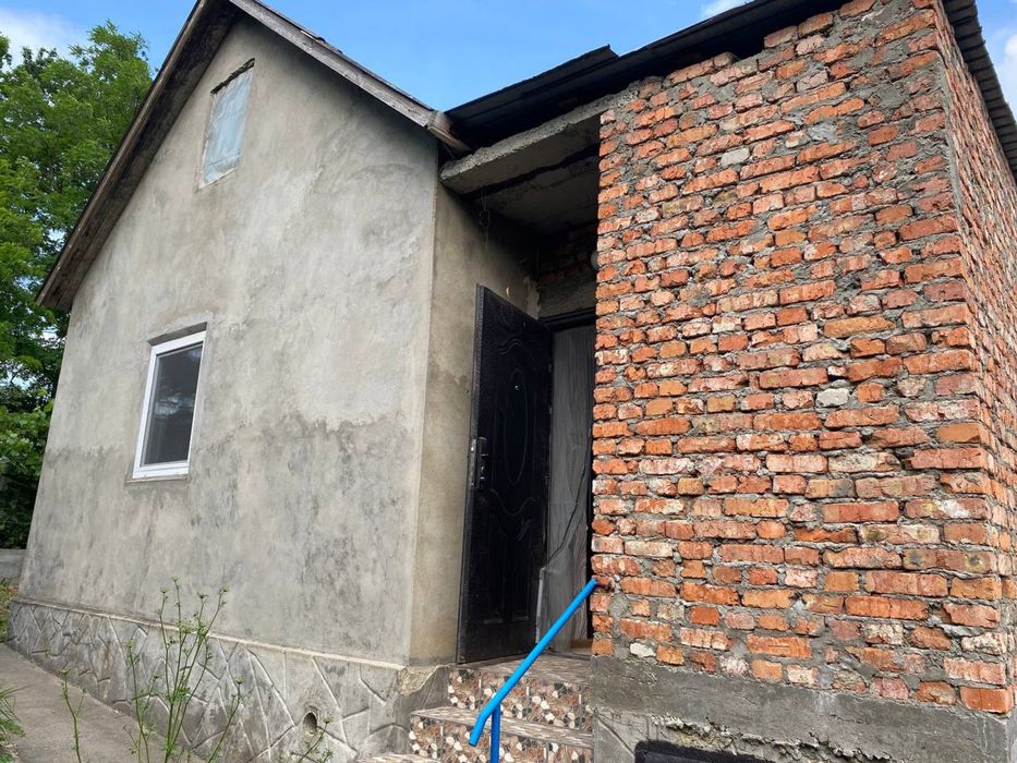 Продам дачу в мальовничому місці біля річки