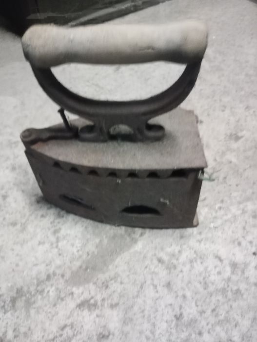 Stare.   żelazko węglowe