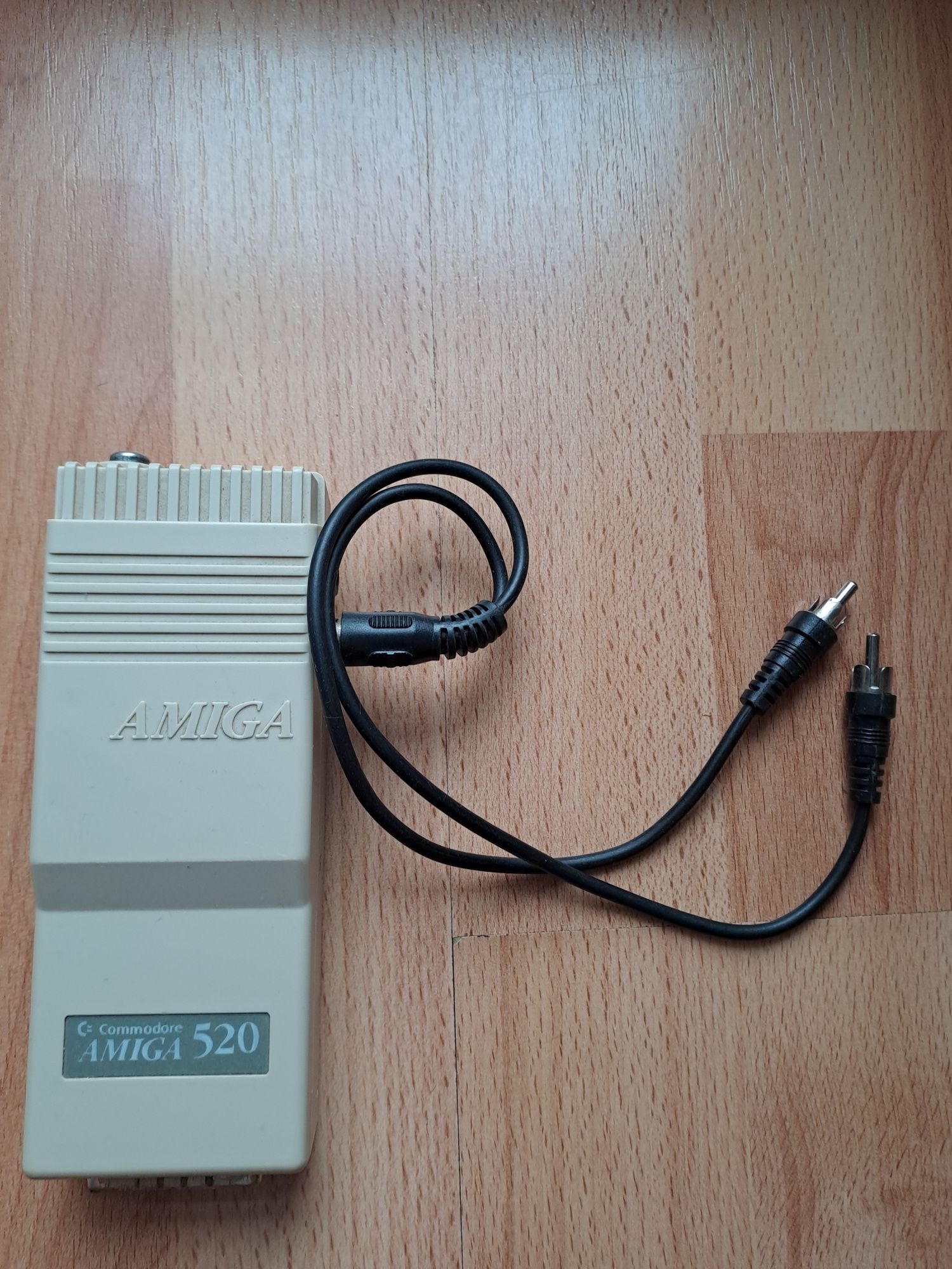 Modulator AMIGA Commodore   A 520. Sprawny
