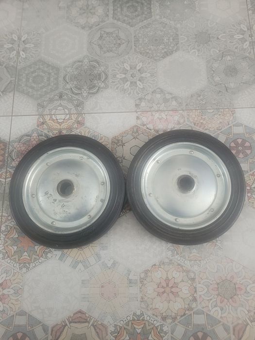 Mocne, pełne koła 250x35 do taczki, wózka lub betoniarki