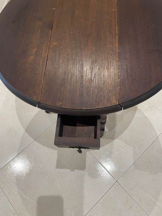 Mesa clássica de madeira
