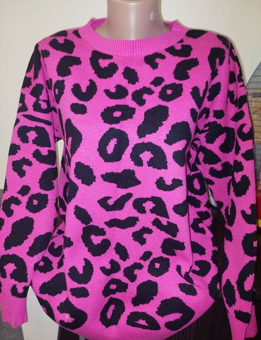 Свитер женский красивый.