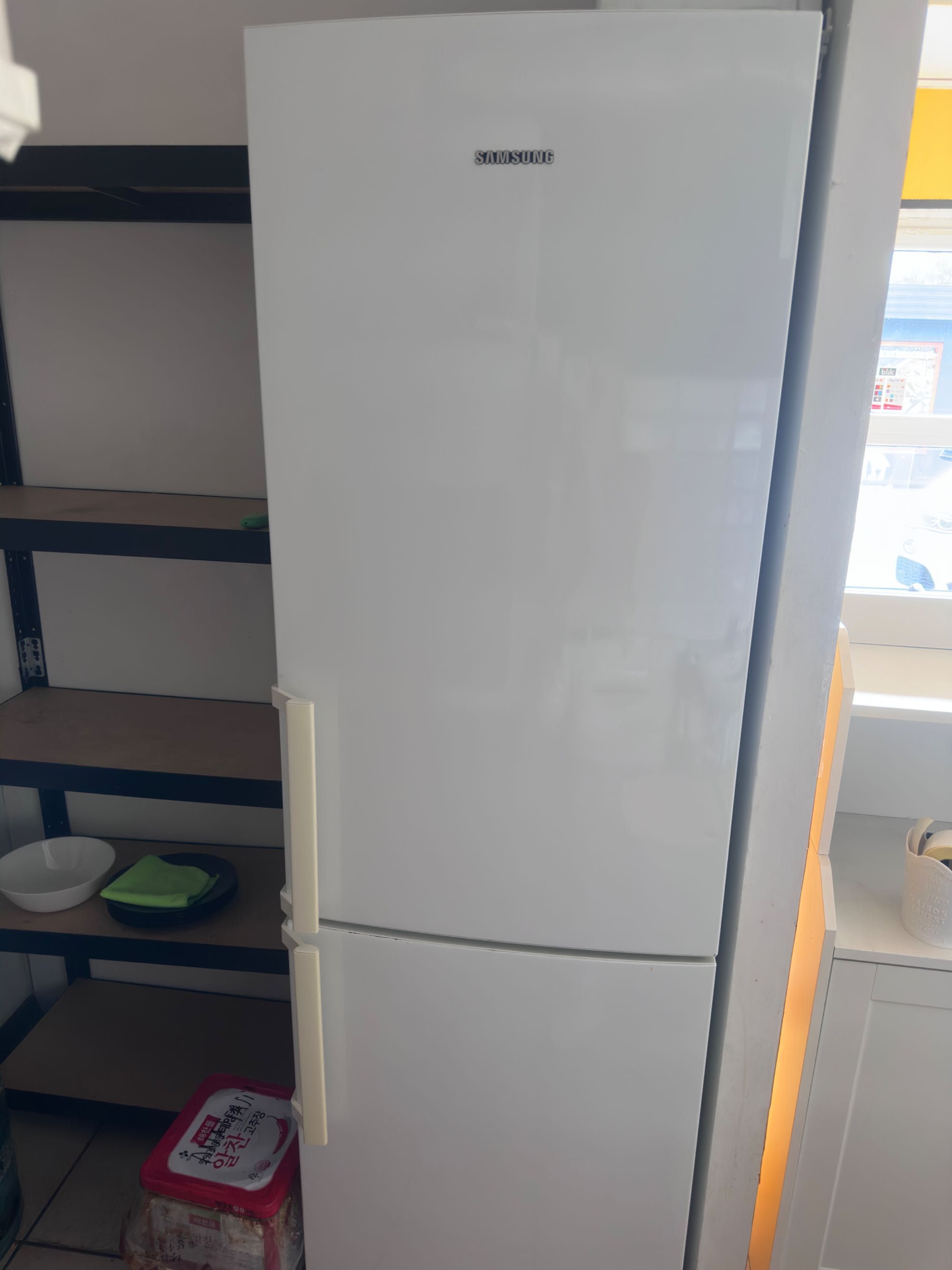 Sprzedam lodówkę Samsung w idealnym stanie.