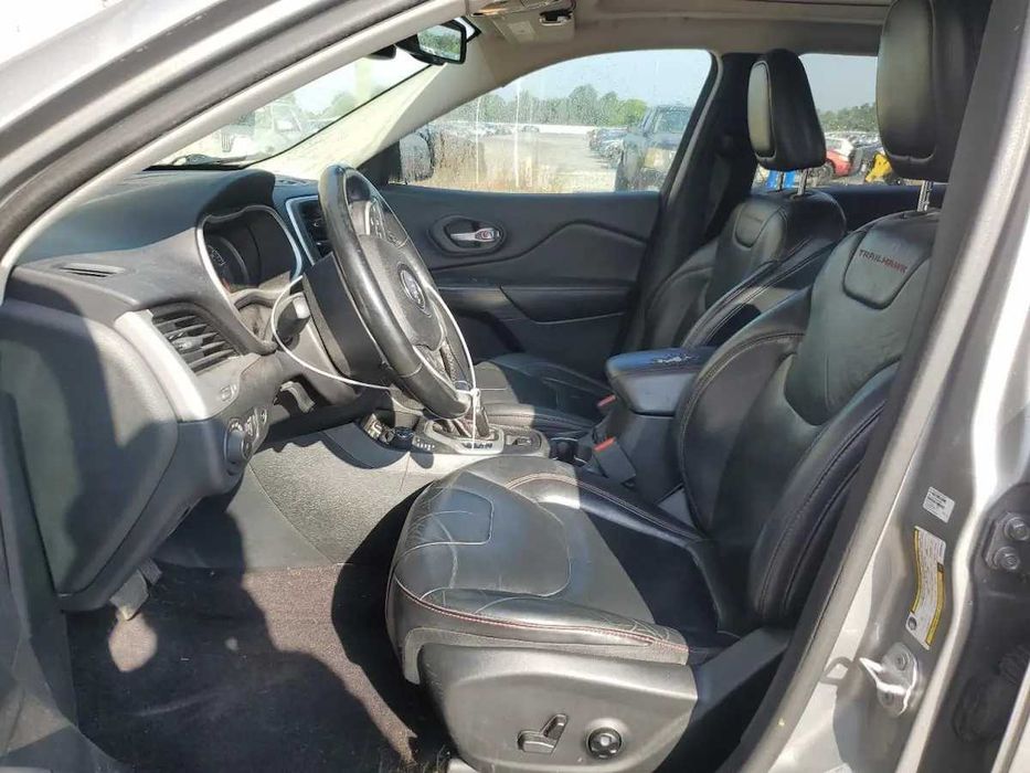 Бампер Jeep Cherokee розборка шрот