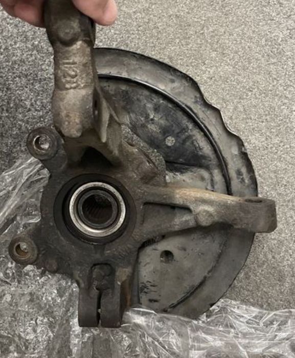 Продам комплектПолуось,цапфа,поворотный кулак,рейка рено логан сандеро