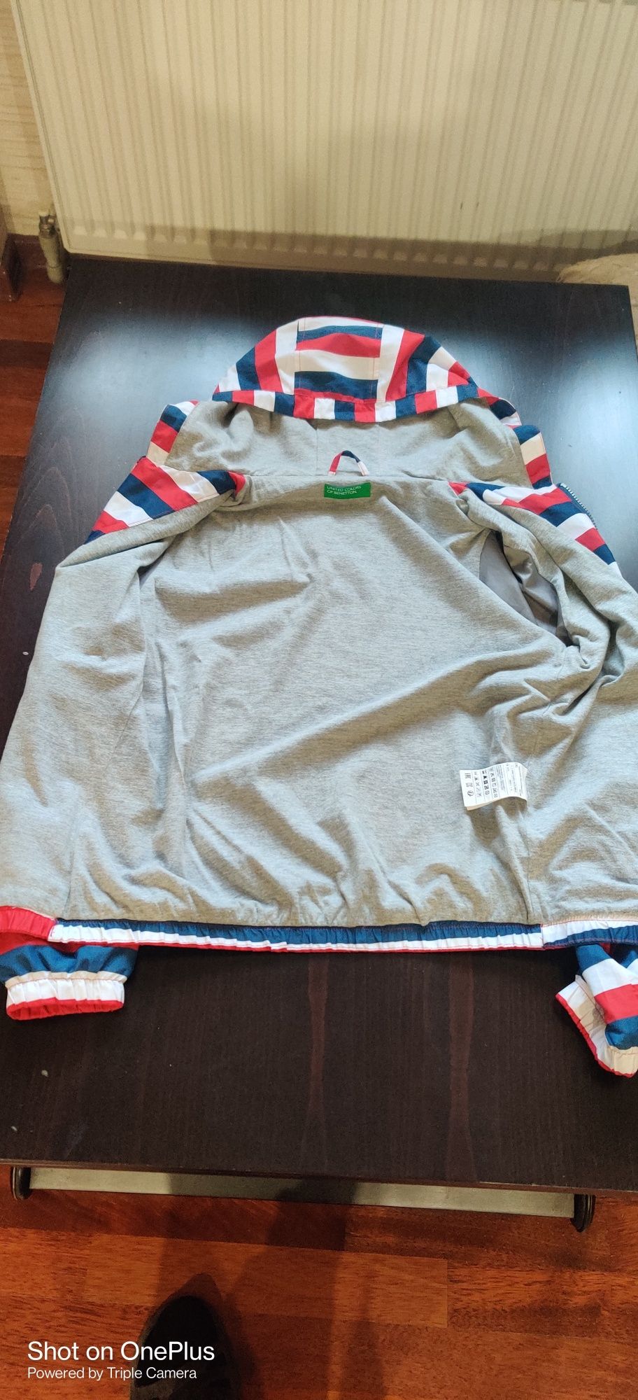 Продам ветровку на мальчика BENETTON.