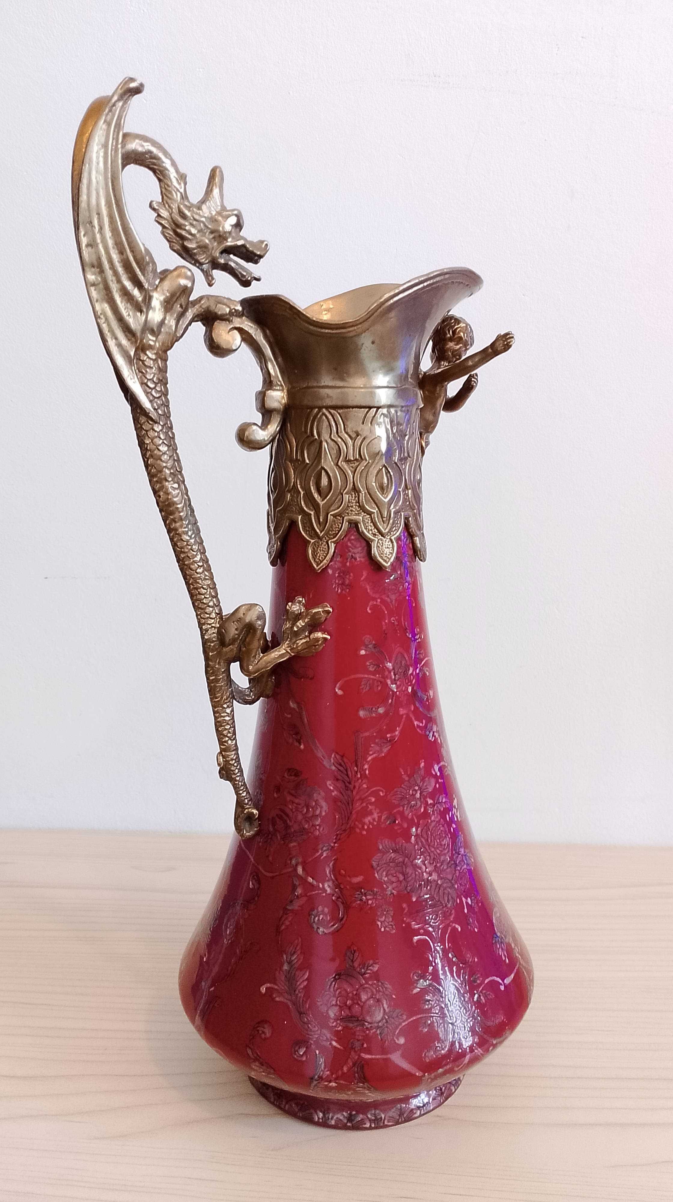 Antyczny porcelanowy dzban, karafka ze smokiem, aniołem z brązu. Duża.