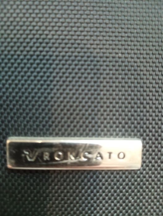 Продам мужской портфель Roncato