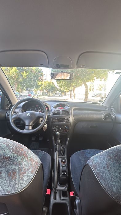 Peugeot 206 – Apenas 14.500 km