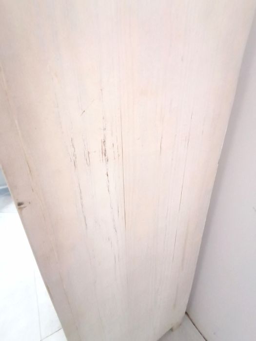 Komoda biała drewniana rustykalna pionowa bieliźniarka