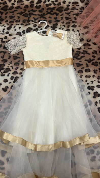 Продам випускні плаття, або надам в оренду