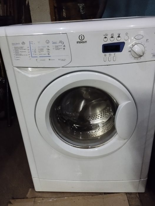 Продам пральну машину Indesit