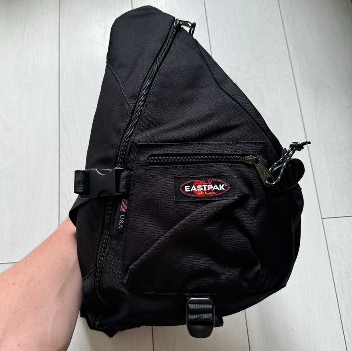 Сумка-слінг через плече Eastpak Sling 008 Black 15.5L.