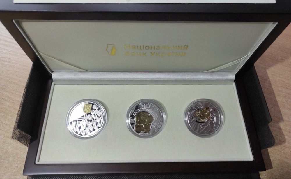 Державні символи України срібло