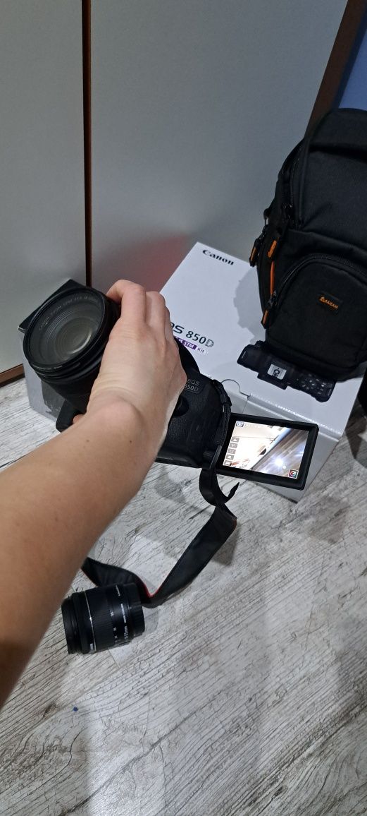 Lustrzanka Canon EOS 850 D  OBIEKTYWY w zestawie!!!