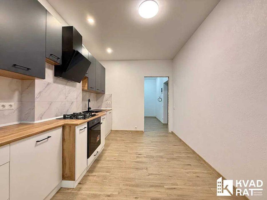 2 кім квартира з ремонтом, центр , 2 поверх