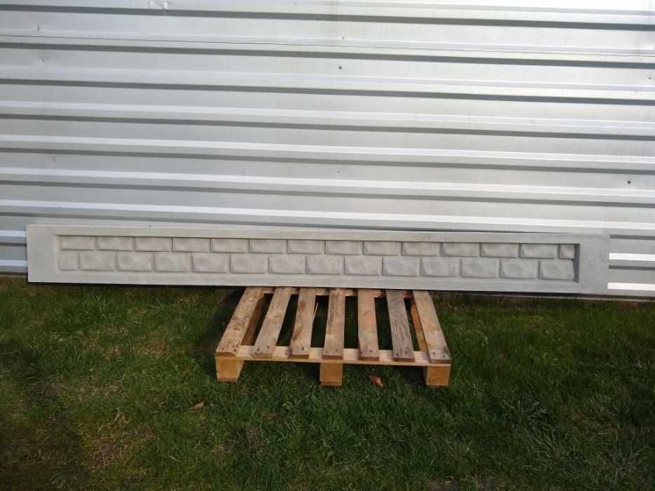 Płyta betonowa podmurówka do płotu panelowego, łączniki betonowe