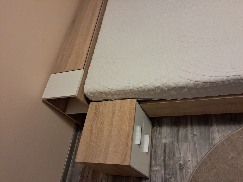 Łóżko sypialniane + materac.