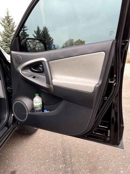 Продається Toyota RAV4 2012