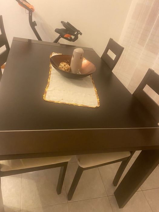 Mesa de Jantar com 4 cadeiras