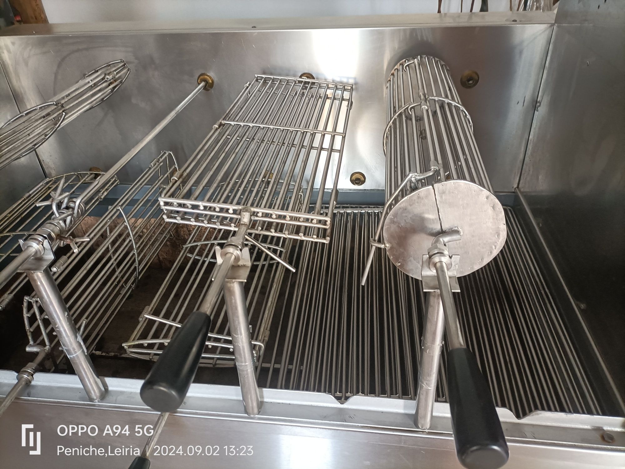 Vendo Churrasco de Frangos e Entrecosto Rotativo Grelhas para Batatas