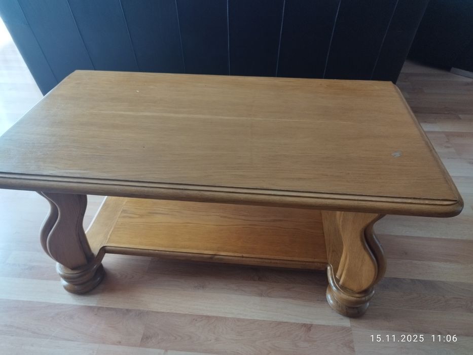 Ława dębowa z litego drewna.