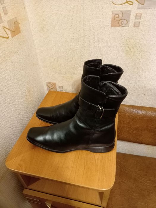 Італійські шкіряні чоботи.