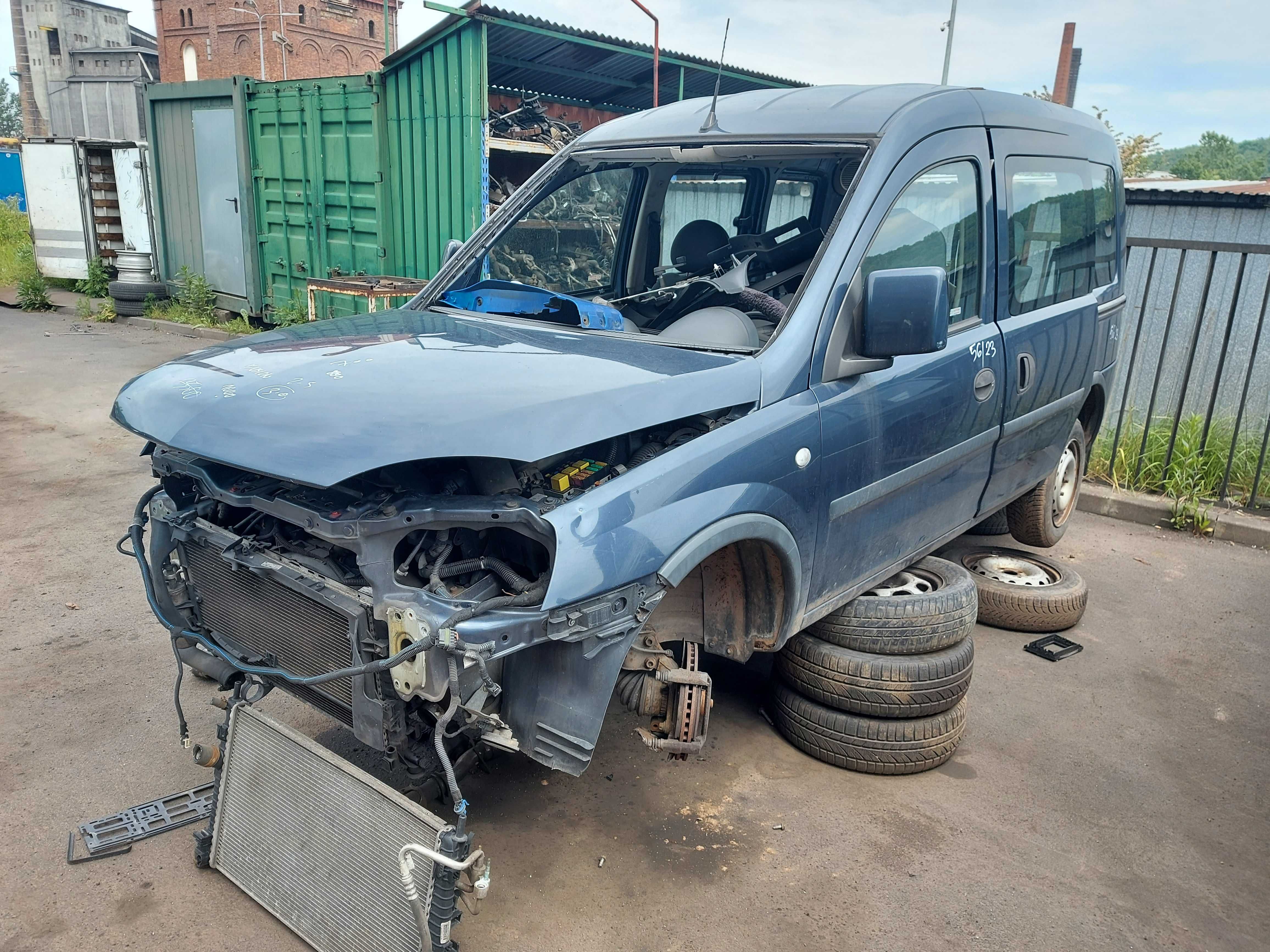 Opel Combo C Lift Z168 drzwi przednie lewe FV części/transport/dostawa