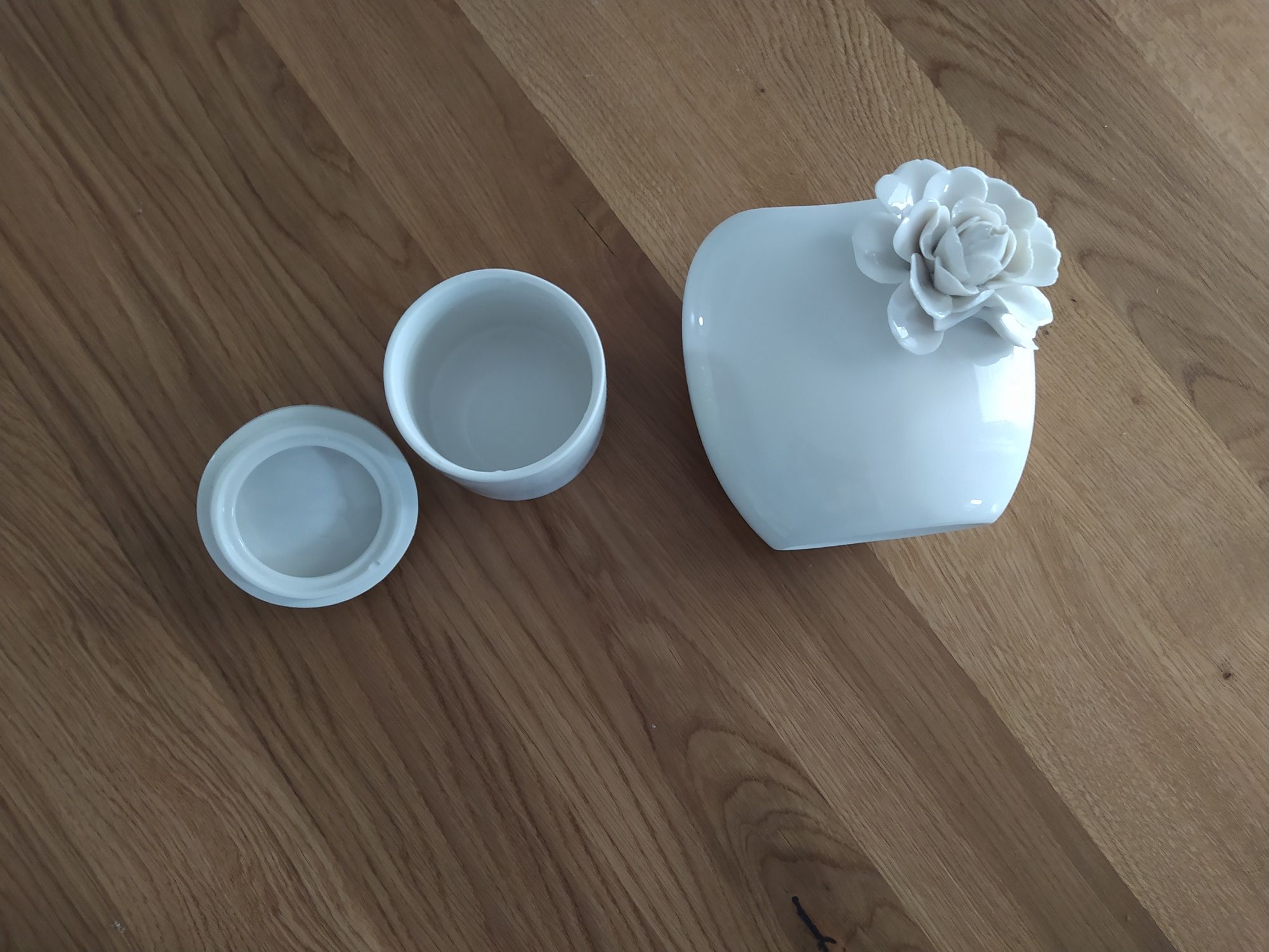 Zestaw wazon i pojemnik ozdobny kwiat  porcelana