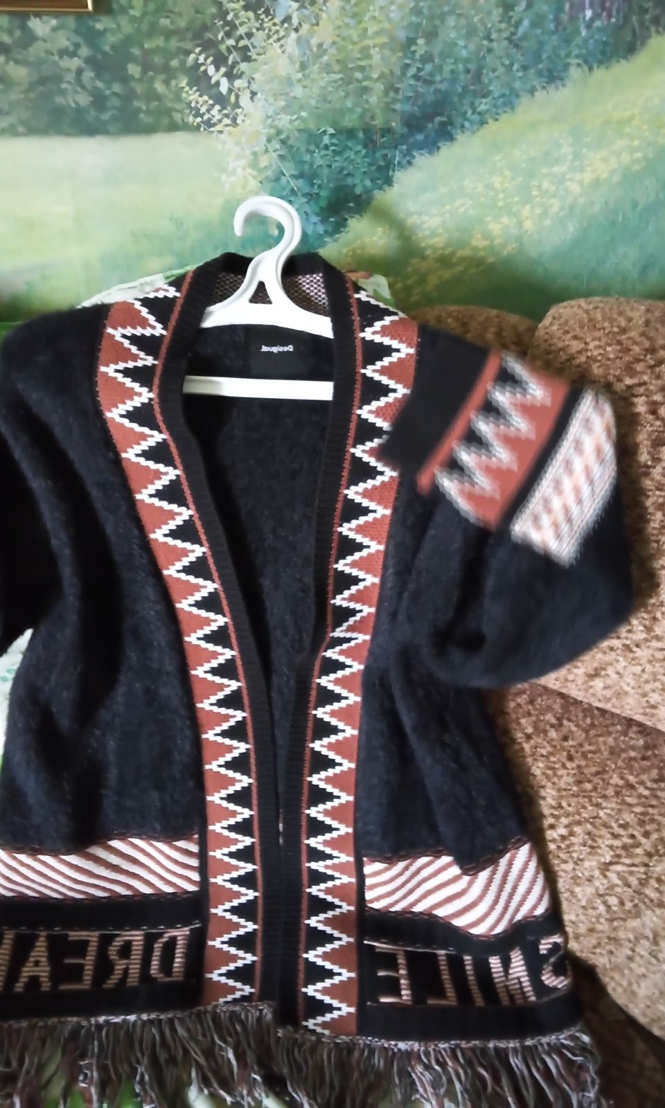 Тепленький кардиган, вишитий, типу альпака,склад тканини 30проц бавовн