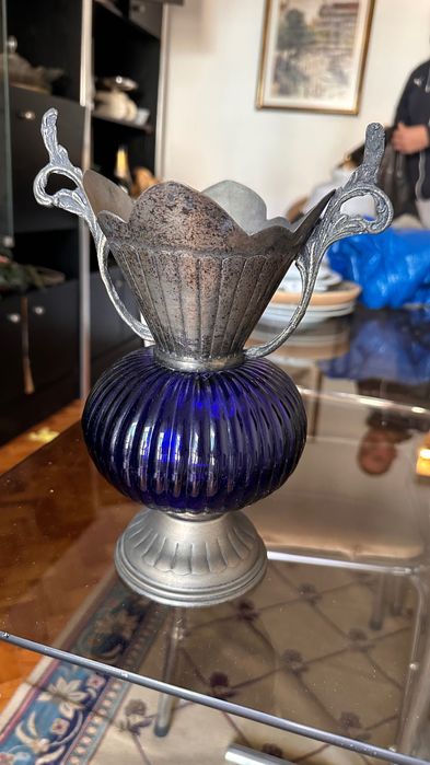Vaso antigo metal e vidro