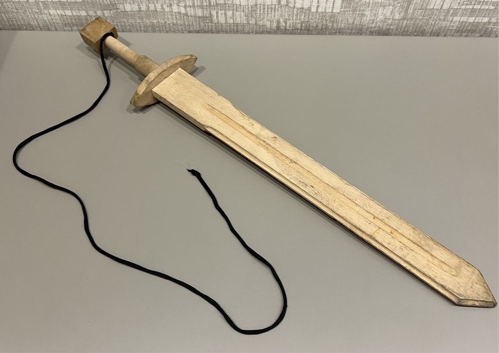 Деревянный рыцарский меч (длина - 56 см)