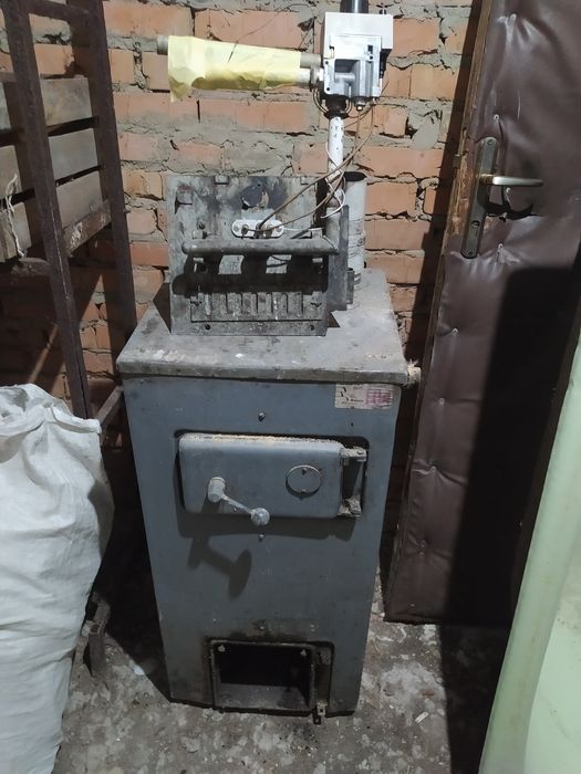 Котел газовий. Можна ставити колісняки.