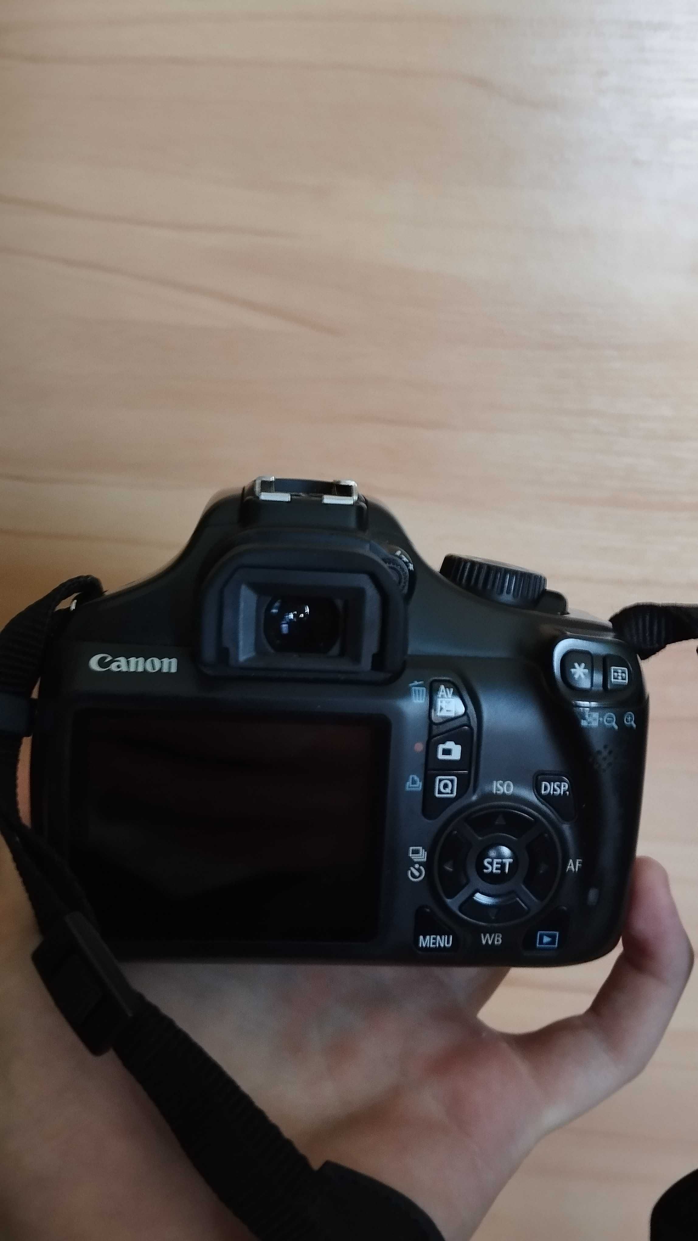 Canon EOS 1100D wraz z obiektywem 18-55mm