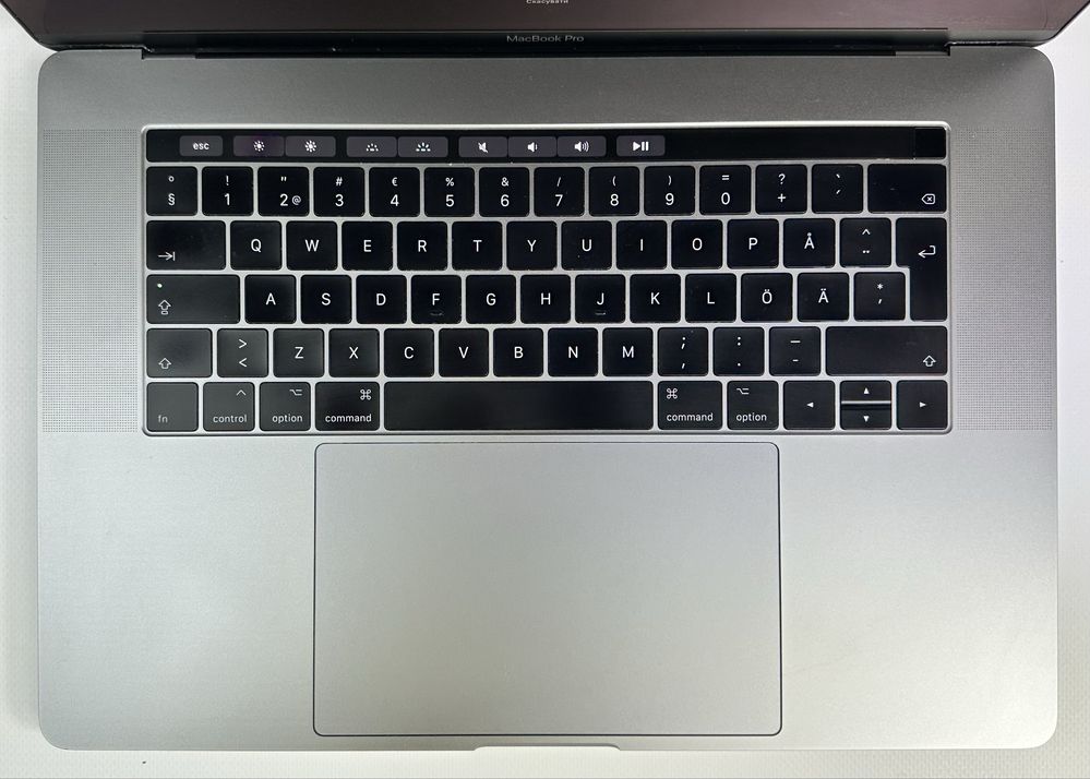 MacBook Pro 15.4”  2017 16/512 GB  Radeon 560 4 GB