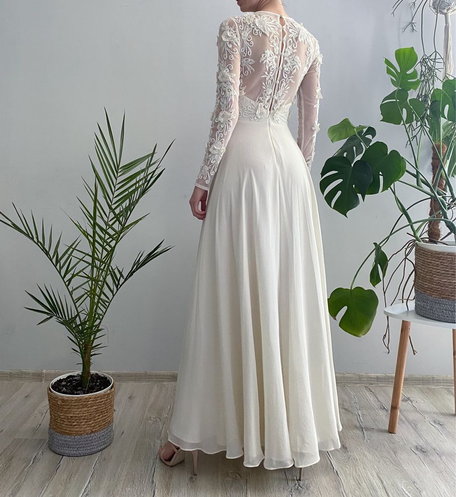 Bogato zdobiona suknia ślubna boho glamour