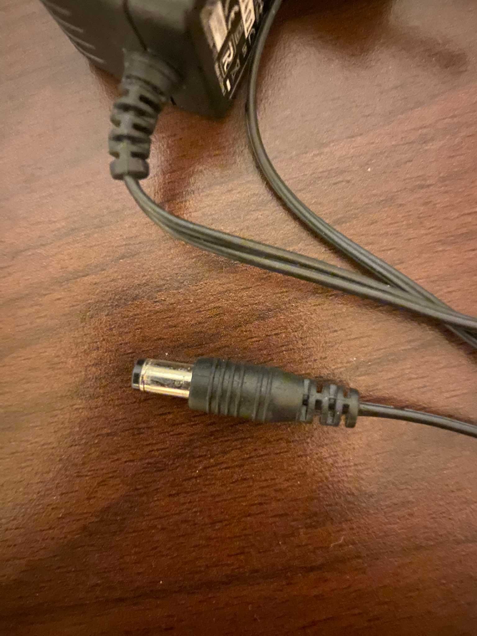 Zasilacz wtyczowy 12V 1A BESTEC EA0121WEA 2.1*5.5mm