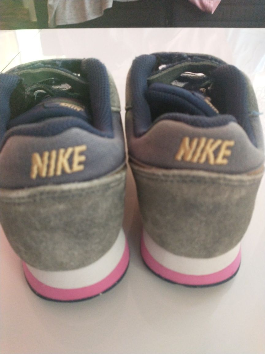Buty Nike dla dziewczynki rozm 32