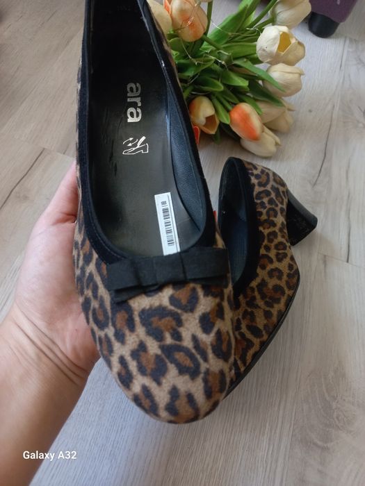 Nowe buty na słupku 39